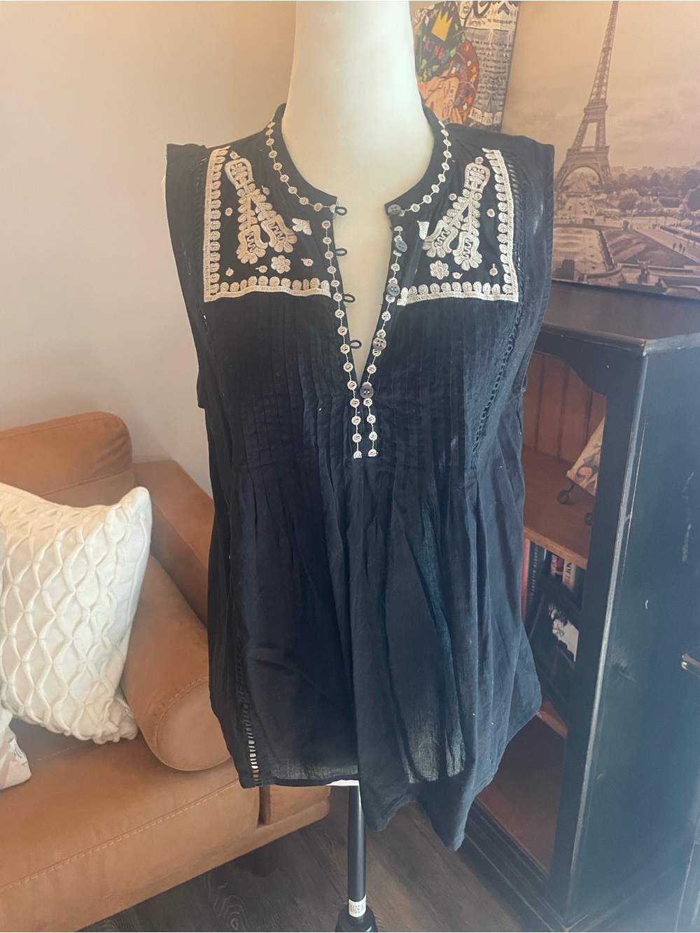 GAP Black Sleeveless Blouse with White Embroidered Yoke